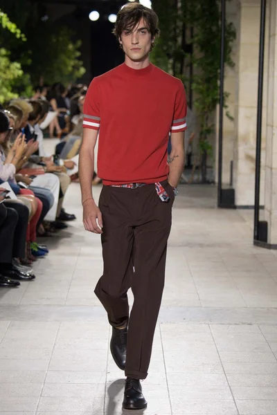 Look 9